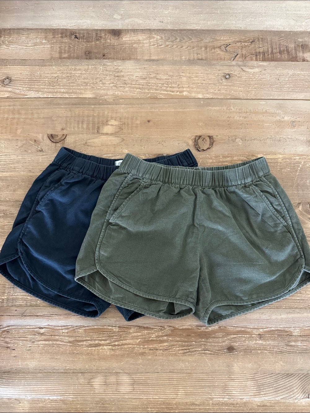 Madewell Elastic Waist Casual Shorts - Olive and Black.